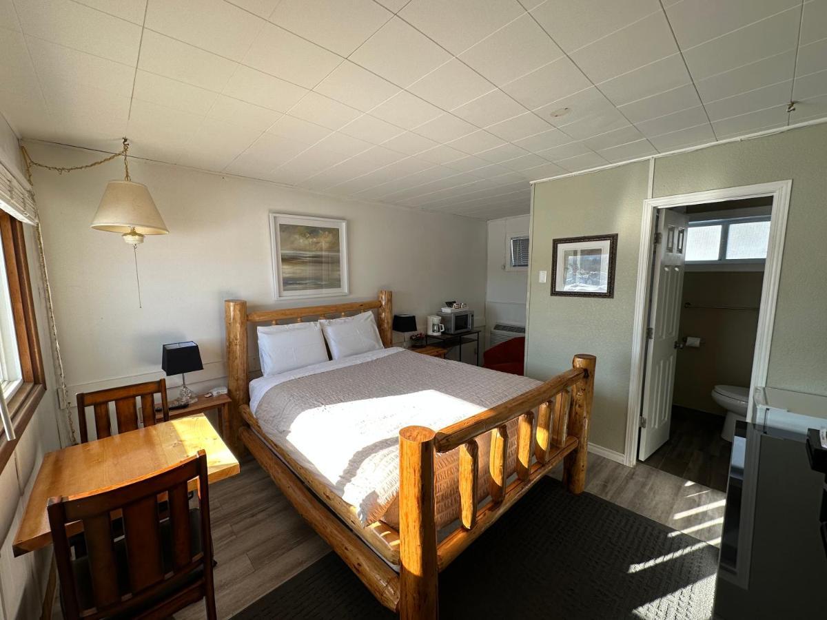 Pinecrest Motel Nipigon Екстер'єр фото