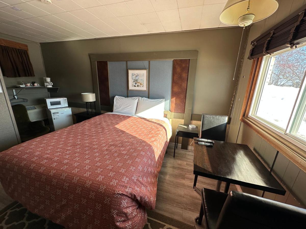 Pinecrest Motel Nipigon Екстер'єр фото