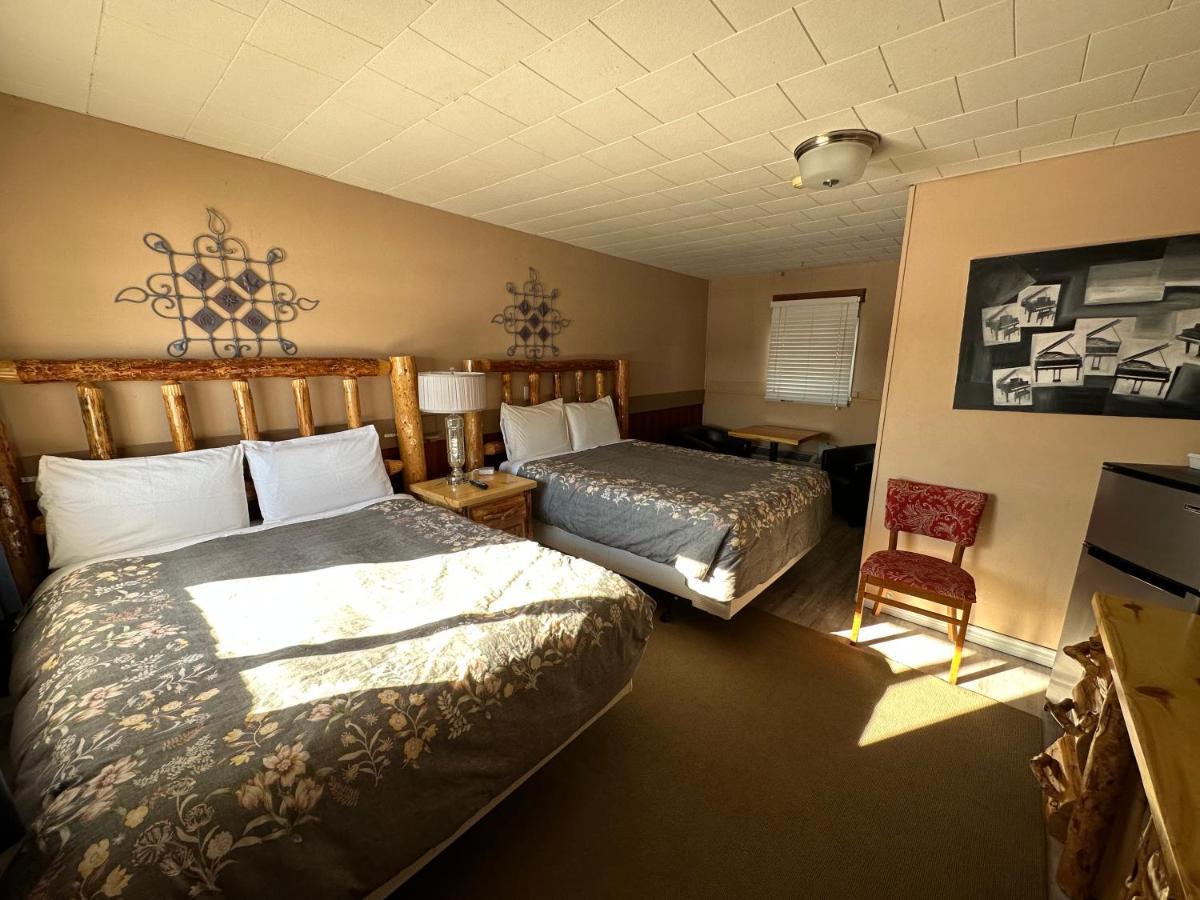 Pinecrest Motel Nipigon Екстер'єр фото