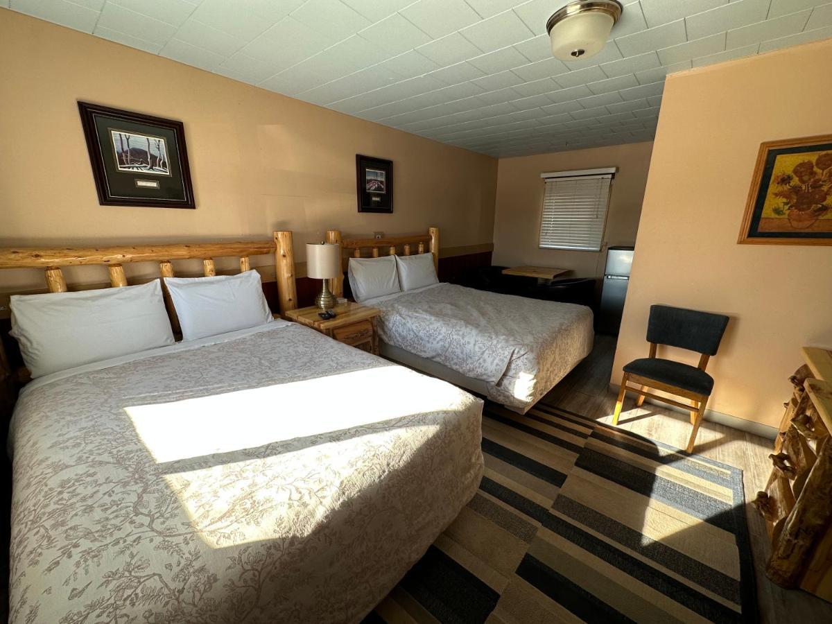 Pinecrest Motel Nipigon Екстер'єр фото