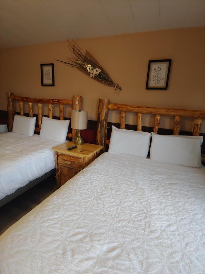 Pinecrest Motel Nipigon Екстер'єр фото